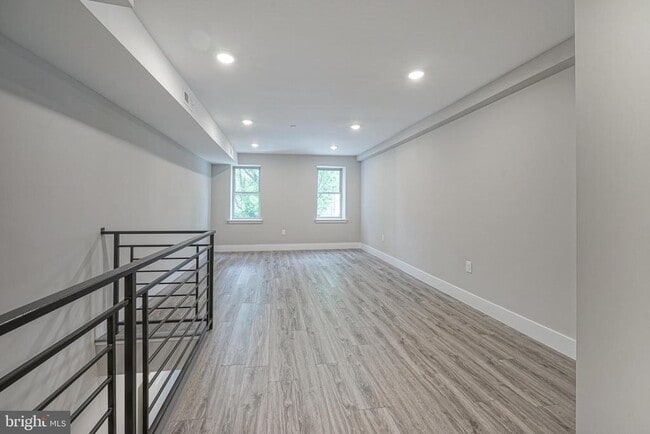 Building Photo - 758 N Uber St