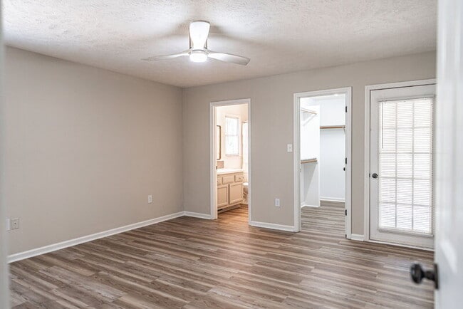 Building Photo - 1355 Longleaf Dr E