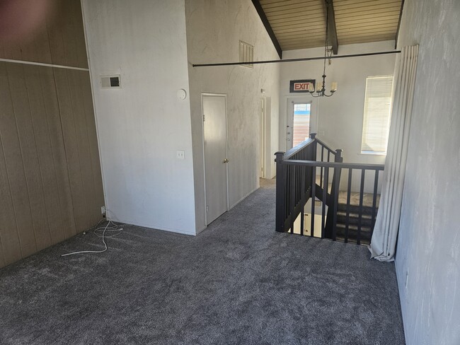 Building Photo - 289 Melrose Dr