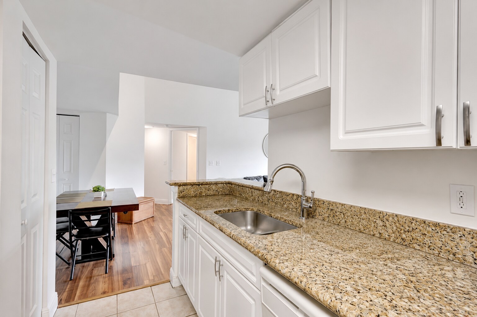 Building Photo - 1400 Crestwood Ct S