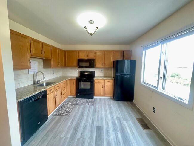 Building Photo - 489 Wolcott St