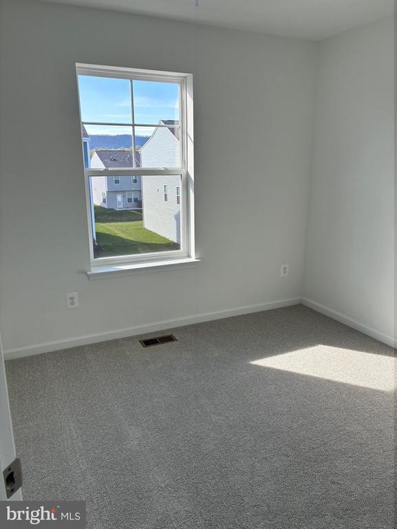 Building Photo - 473 Husky Trl