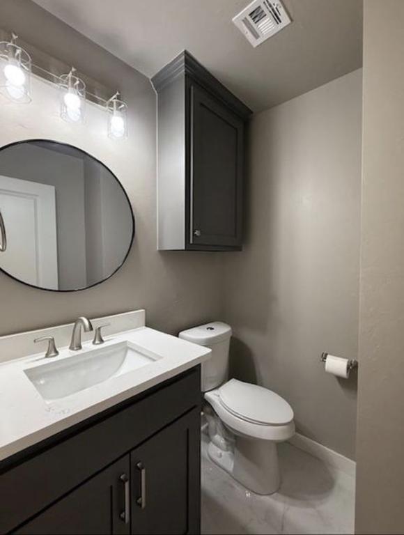 Building Photo - 604 Abadan Dr