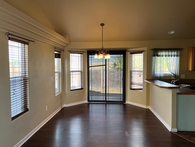 Building Photo - 501 Desmet Dr