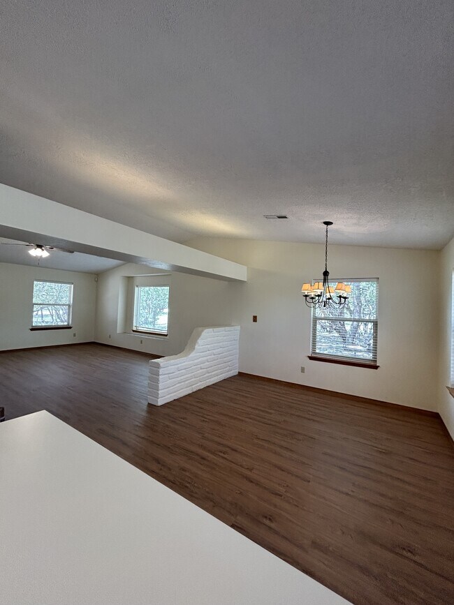 Building Photo - 1 Autumnwood Ct