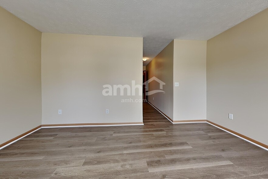 Building Photo - 1344 Crescent Ct