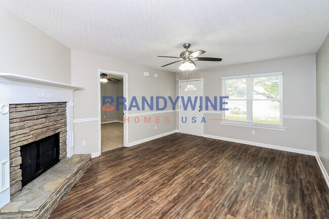 Building Photo - HOLIDAY SPECIAL!!! MOVE-IN BY 11/24 AND YO...