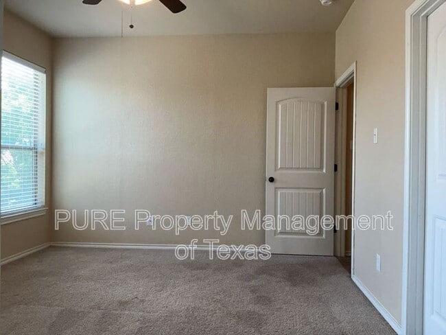 Building Photo - 215 N College St