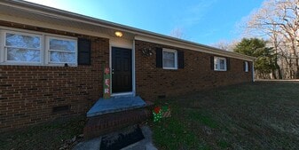 Building Photo - 517 Lois Ln