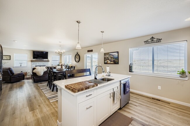 Building Photo - 6867 Passing Sky Dr