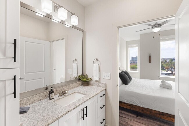 Building Photo - 5820 1/2 Cameron Rd