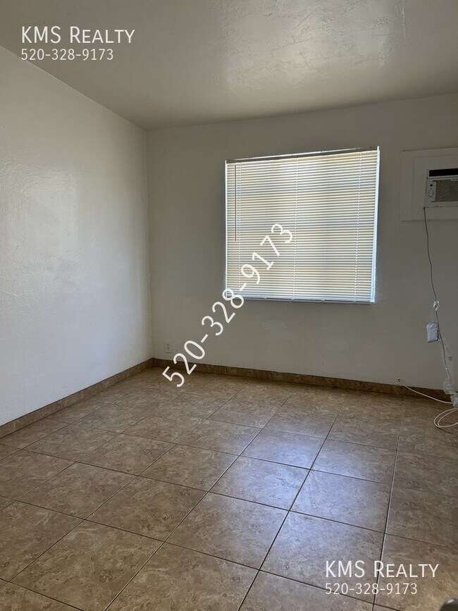Building Photo - 2943 N Alvernon Way