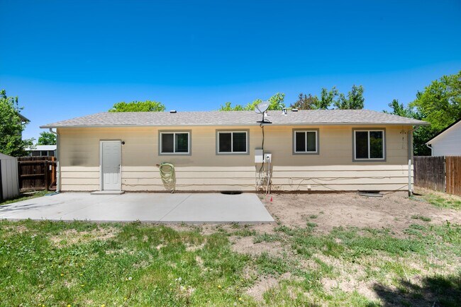 Building Photo - 16176 E Bates Dr