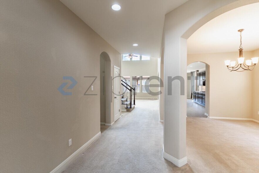 Building Photo - 2406 Sweetwater Ln