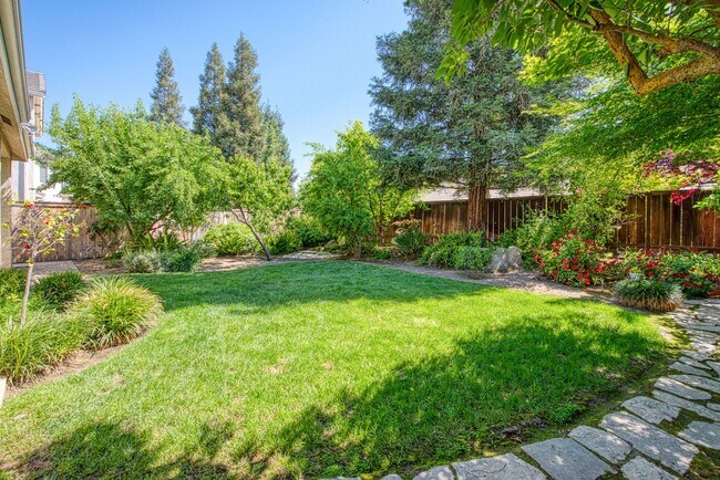 Building Photo - Custom home in beautiful St Andrews Green gated community