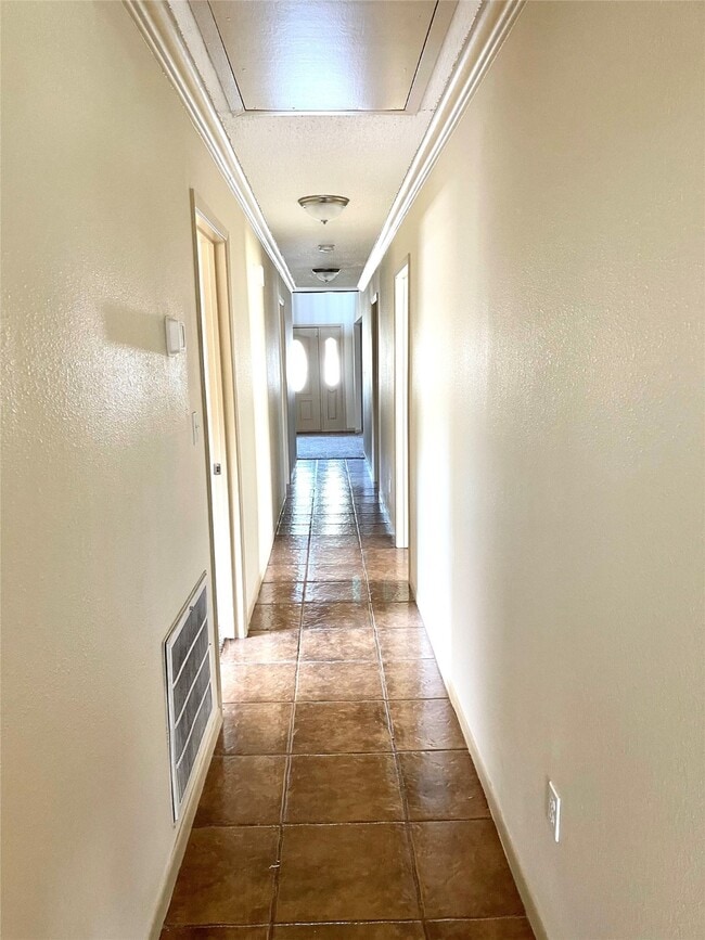 Building Photo - 825 Clubside Dr