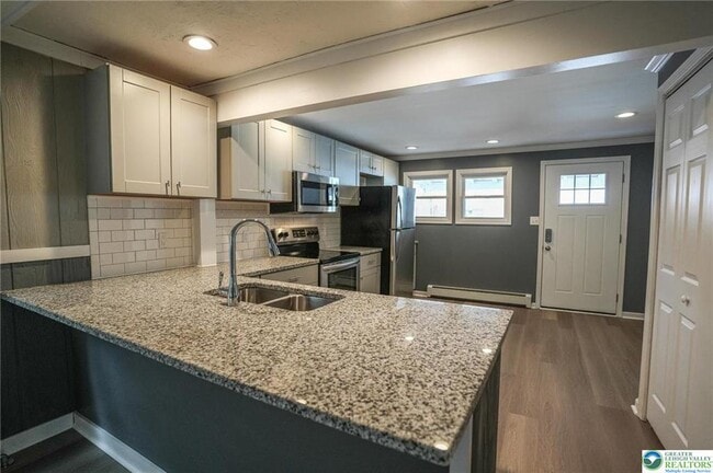 Building Photo - 637 Lehigh Ave