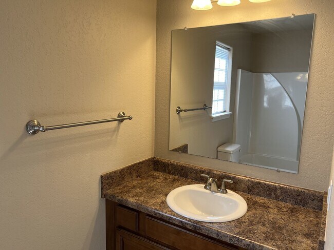 Building Photo - Charming 3 Bed, 2 Bath Rental Property in Barling, AR - Move-in Ready!