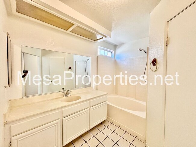 Building Photo - 16953 Sorrento Ln