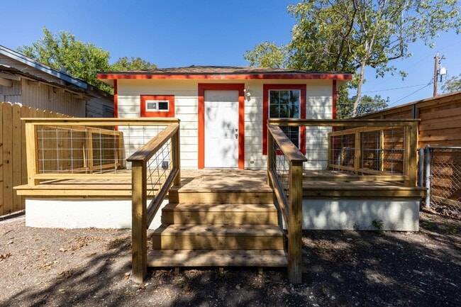 Building Photo - 330 Gem Ln