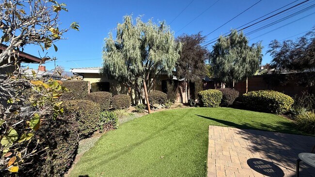 Building Photo - Large 3 bedroom home on beautifully landscaped lot