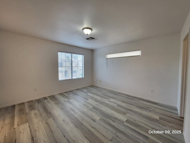 Building Photo - 9708 Villa Lorena Ave