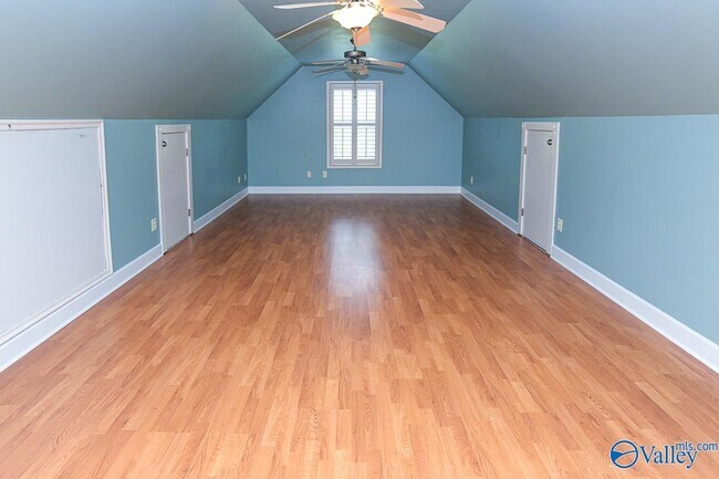 Building Photo - 305 Walden Glen Ct