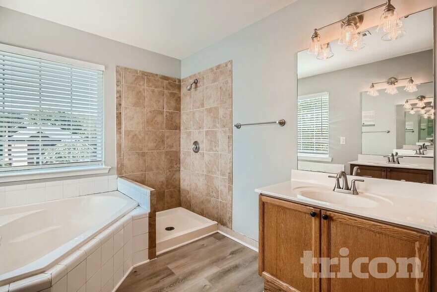 Building Photo - 4021 Raccoon Run Ct