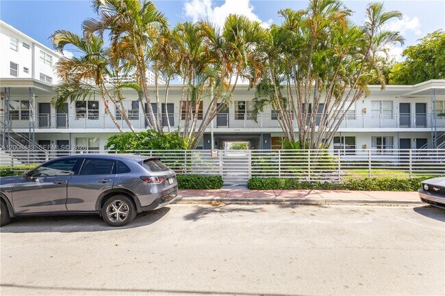 Building Photo - 2445 Lake Pancoast Dr