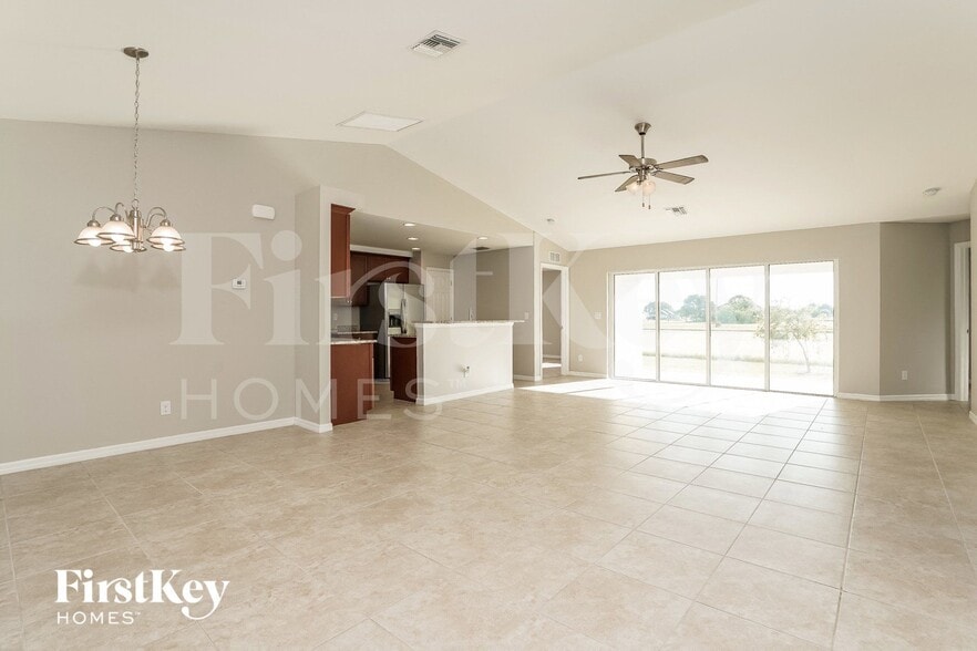 Building Photo - 1121 NW Juanita Pl