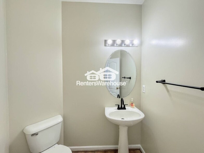 Building Photo - 3512 Canterbury Dr