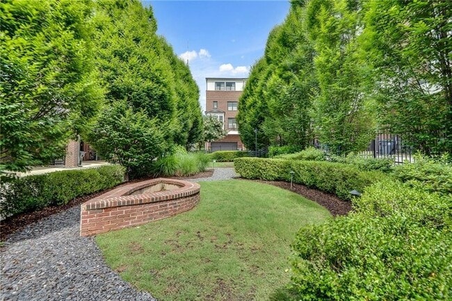 Building Photo - 345 Glen Iris Dr NE