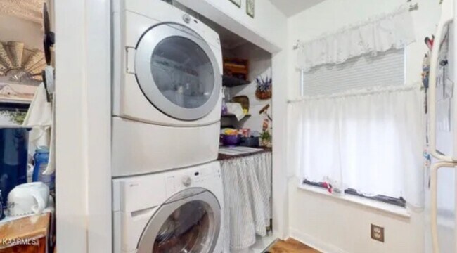 Building Photo - 2BR/ 1.5BA Townhouse in Bearden w/ 1 car garage