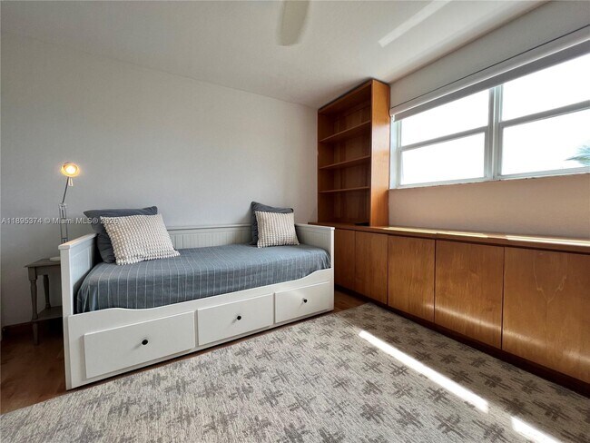 Building Photo - 555 Crandon Blvd