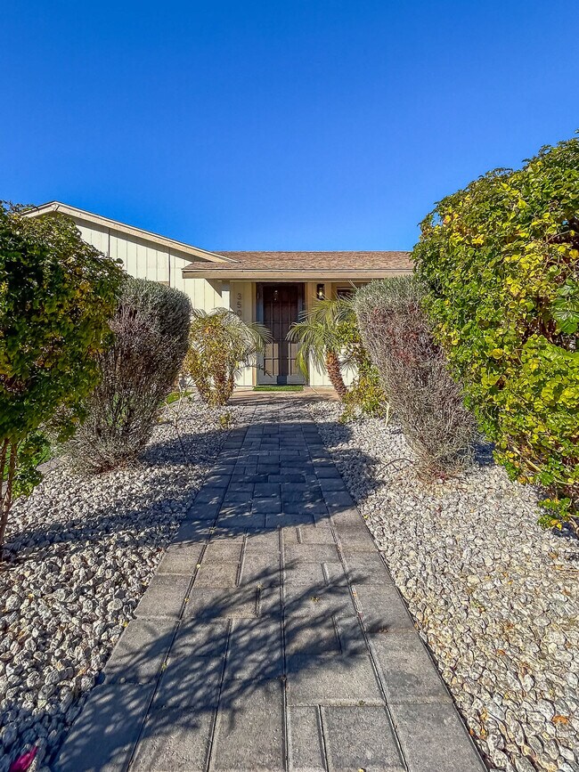 Building Photo - 3502 E Crocus Dr