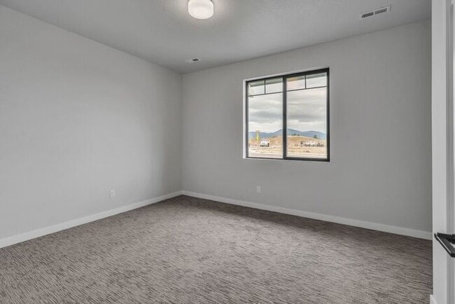 Building Photo - Effortless Elegance: Discover Your Ideal 2 Bedroom, 2 Bath Sanctuary