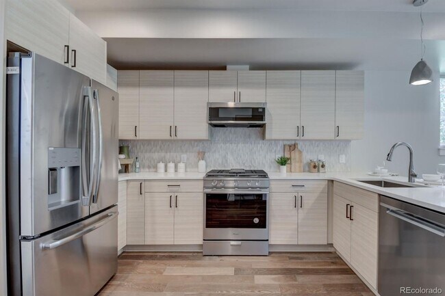 Building Photo - Cherry Creek Townhome - 4 Bed, 4 Bath, Detached Garage
