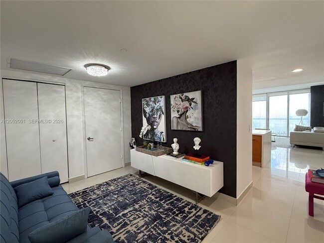 Building Photo - 475 Brickell Ave