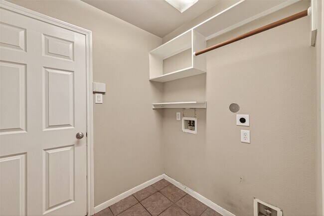Building Photo - 4702 Autumn Orchard Ln