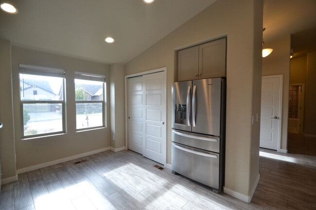 Building Photo - Ranch w/finished Basement with AC and a Gas Stove!