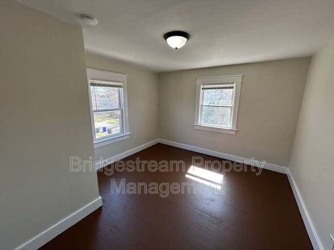 Building Photo - 101 E Bruce Ave