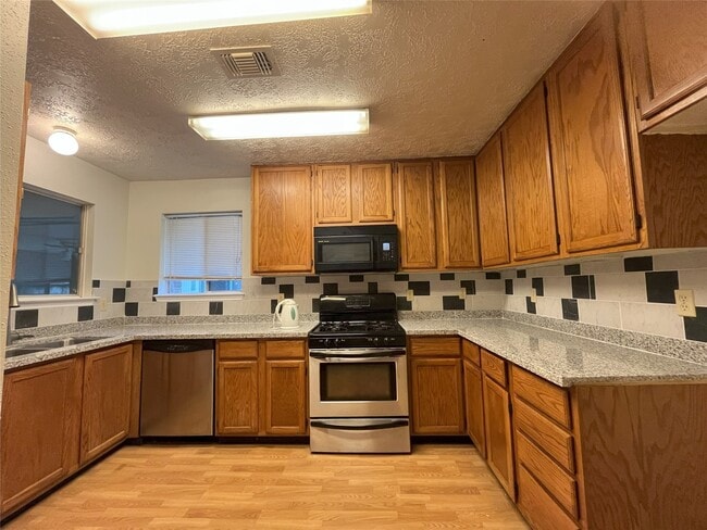 Building Photo - 331 Cobbleton Dr