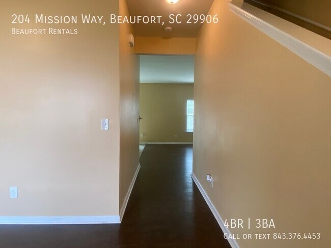 Building Photo - 204 Mission Way
