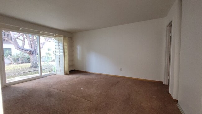 Building Photo - Friars Village - close to USD and Fashion Valley