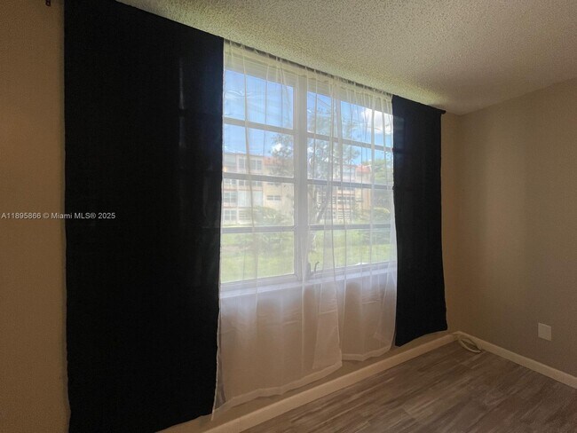 Building Photo - 7875 Margate Blvd