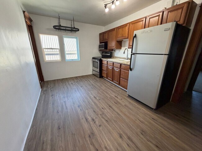 Building Photo - 705 McLean Ave