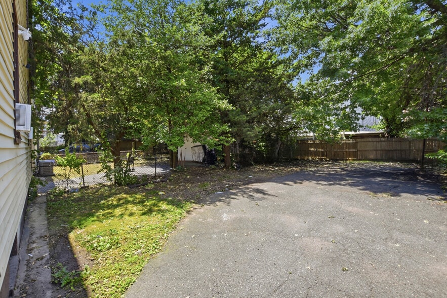 Yard - 323 Myrtle Ave