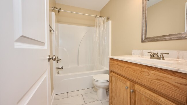 Building Photo - Move in Special: 2BR, 1 1/2BA (Do not appl...