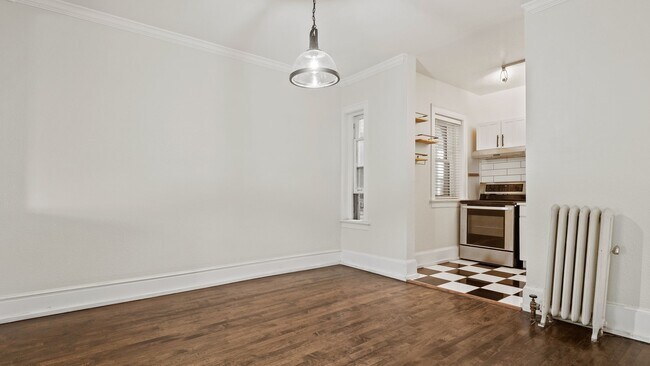 Building Photo - Darling 2 bedroom, 1 bath Capital Hill Condo