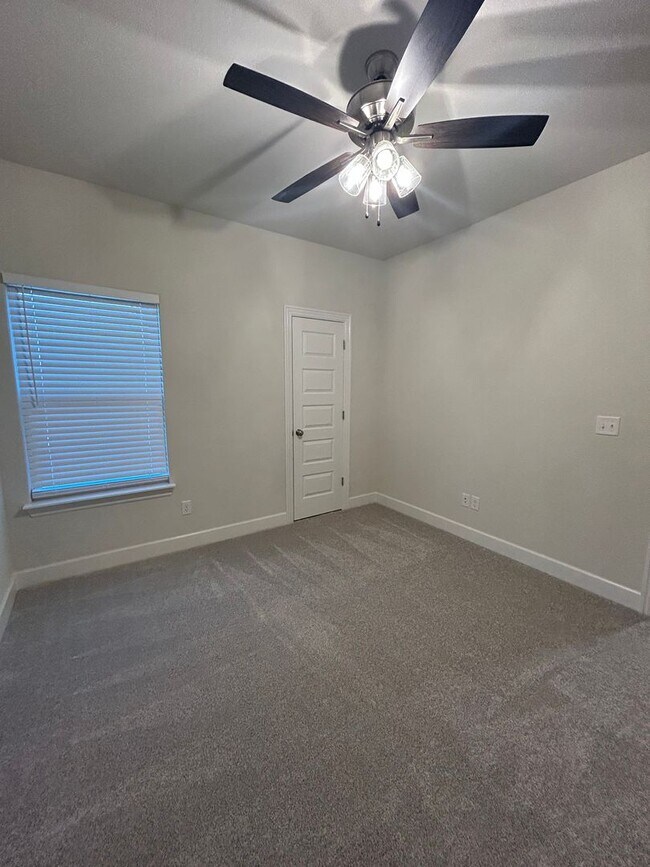 Building Photo - Beautiful Bentonville Home! 4 Bedrooms, 2....